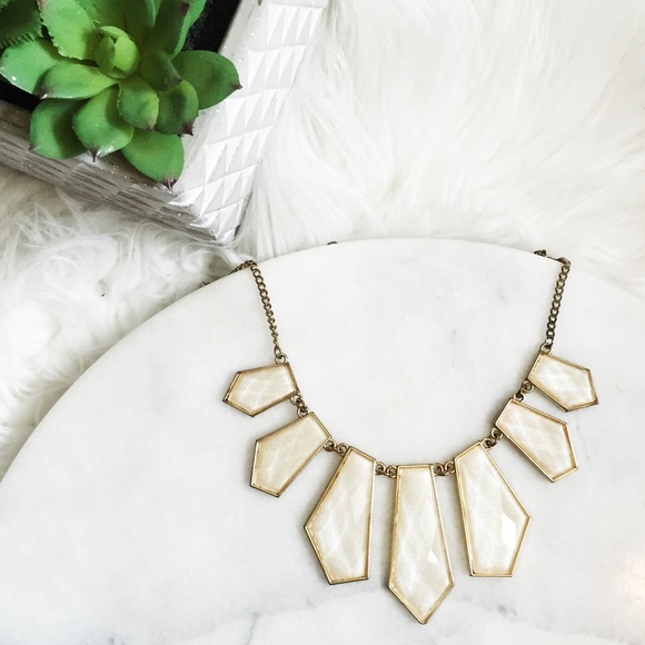 Jewelry - ✨Cream & Gold Colored Jewel Statement Necklace✨