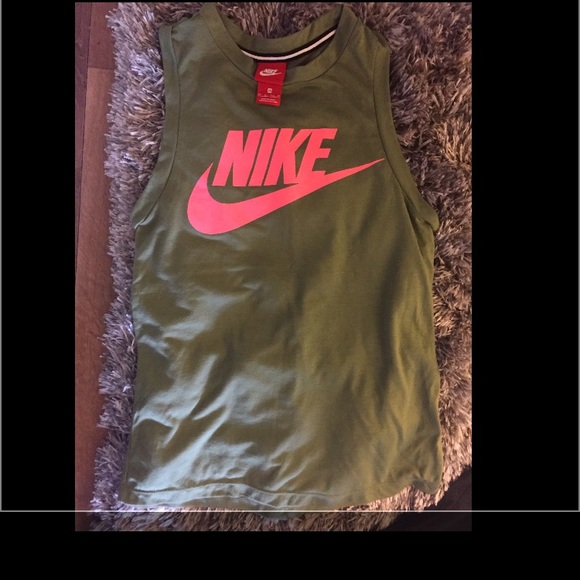 NWOT Nike Tops - bundle and save or buy separately - Picture 3 of 5
