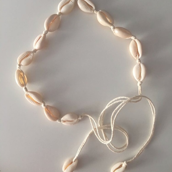 Seashell Conch Shell Choker Necklace - Picture 2 of 4
