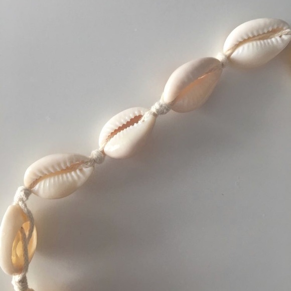 Seashell Conch Shell Choker Necklace - Picture 4 of 4