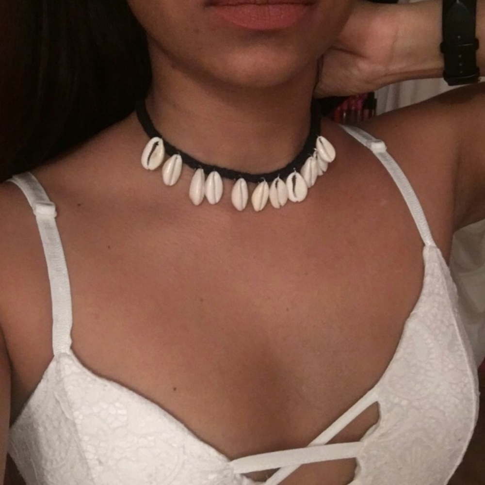 Seashell Conch Shell Mermaid Rope Choker Necklace - Picture 4 of 4