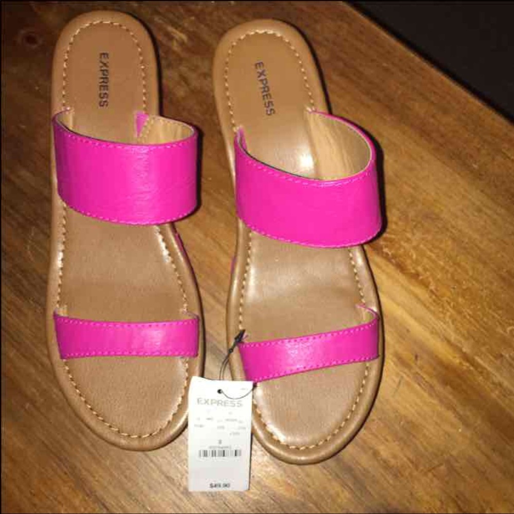 NWT express wedges