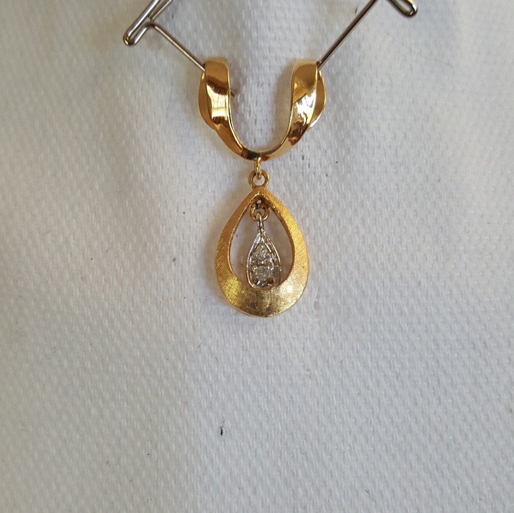 Diamond necklace piece