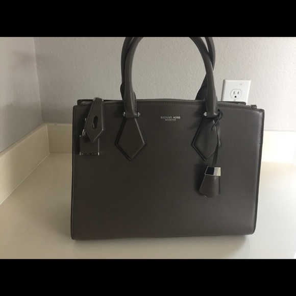Michael Kors Handbags - Michael Kors Large Casey