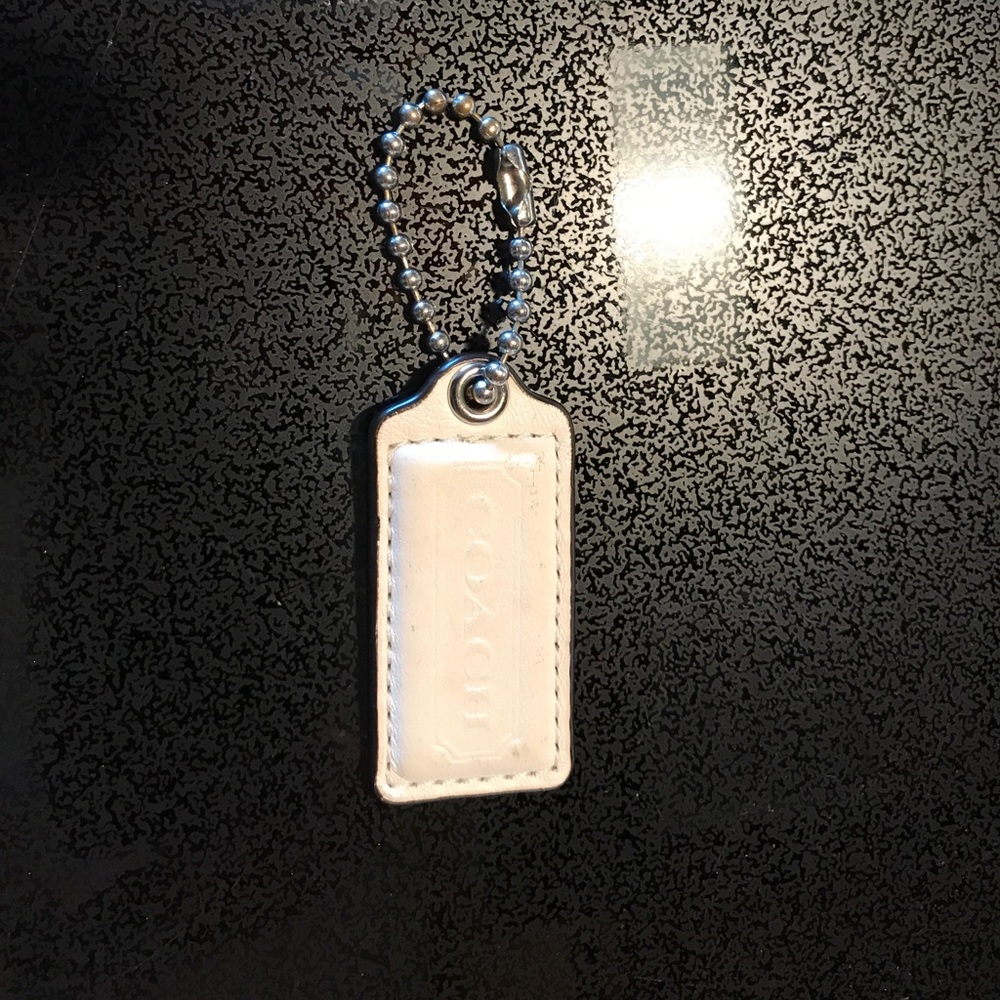 Coach tag, white