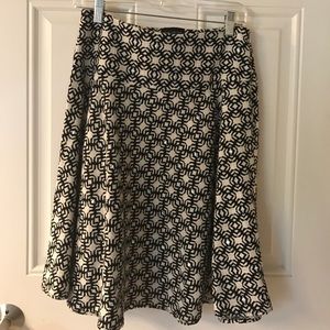 A line pattern skirt