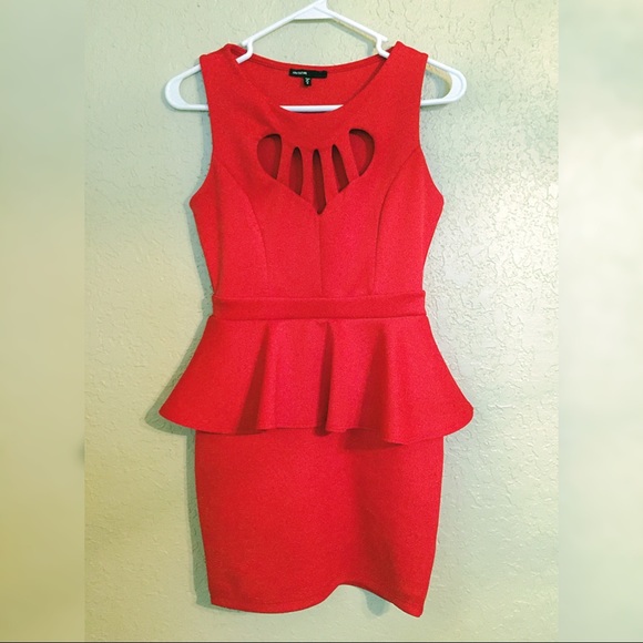 ποΈ Sale ποΈ Beautiful Red Dress - Picture 2 of 3