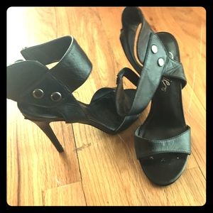 Fergie heeled Sandas