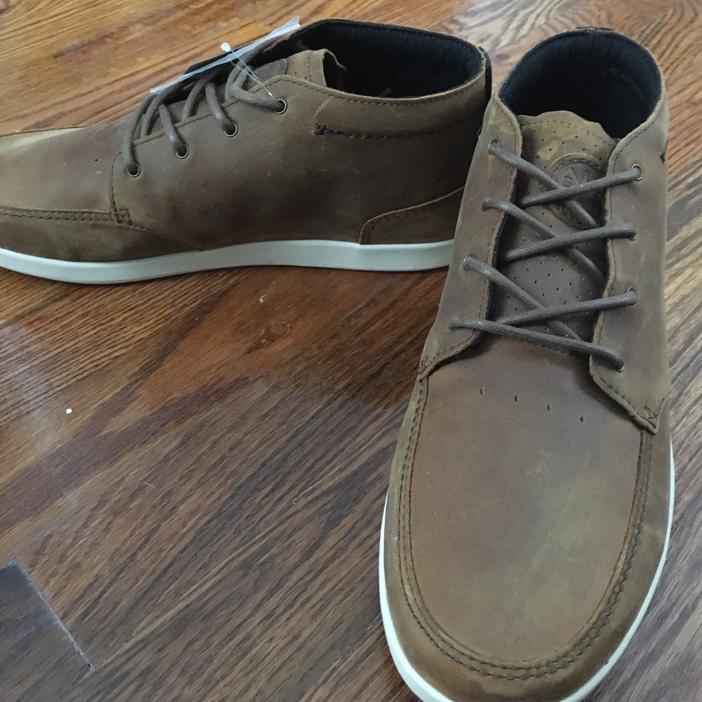 !!!NWT!!! Men's Reef lace-up shoes