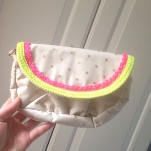 LeSportsac Bags - LeSportac beige clutch LeSportsac Bags - LeSportac beige clutch