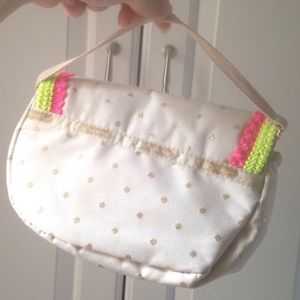 LeSportsac Bags - LeSportac beige clutch LeSportsac Bags - LeSportac beige clutch
