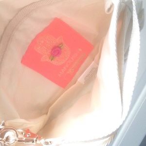 LeSportsac Bags - LeSportac beige clutch LeSportsac Bags - LeSportac beige clutch