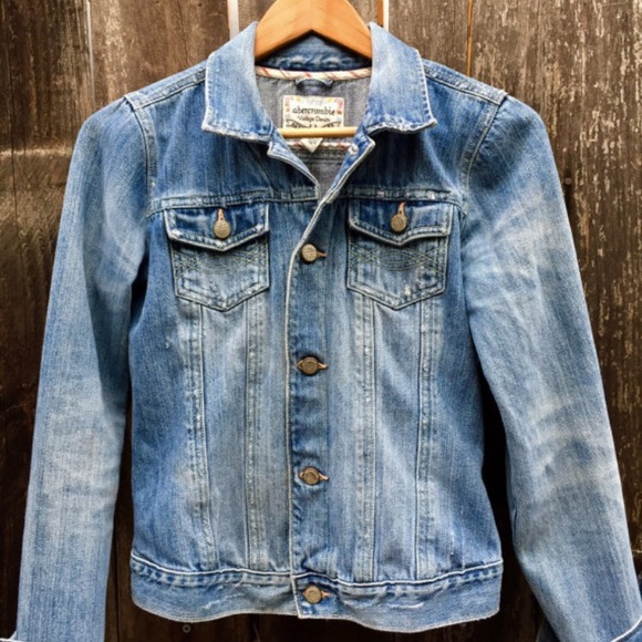 SOLD Hand Embroidered Wandelust Art Denim Jacket - Picture 3 of 4