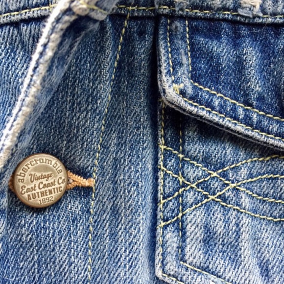 SOLD Hand Embroidered Wandelust Art Denim Jacket - Picture 4 of 4