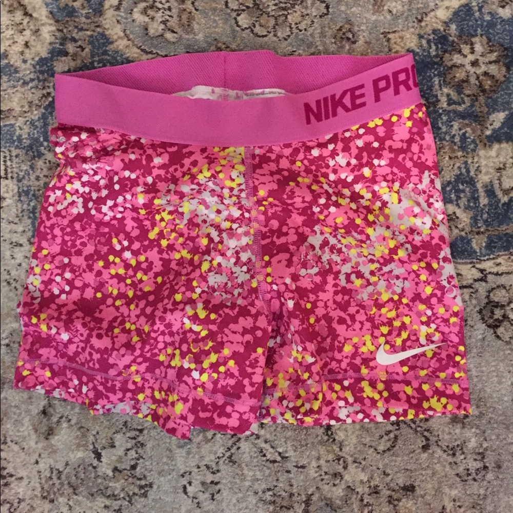 Flora Nike Pros