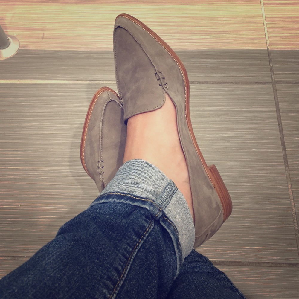 Aldo Clarencea flat in taupe.
