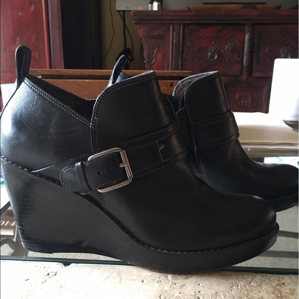 Cole Haan w/ Nike Air cushy bootie w/ side zipper