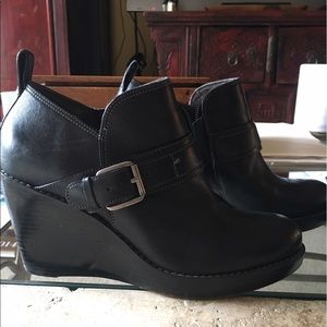 Cole Haan w/ Nike Air cushy bootie w/ side zipper