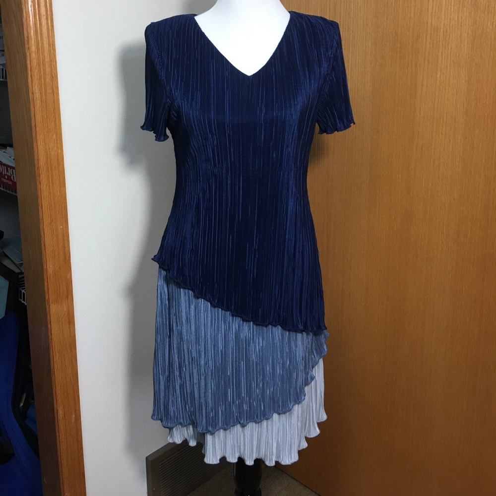 Tri-colored blue dress