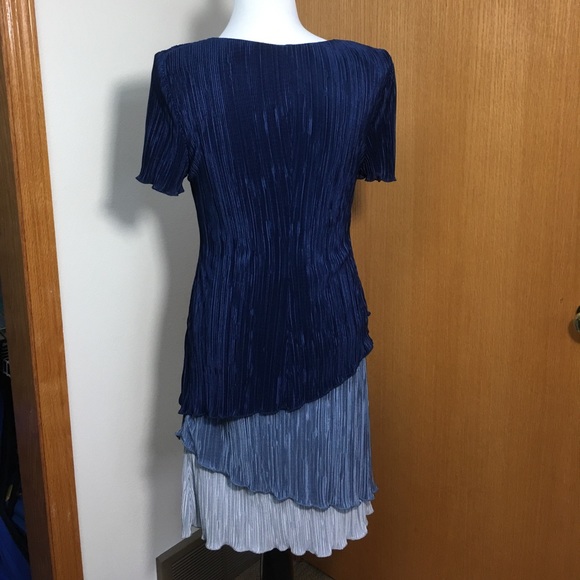 Tri-colored blue dress - Picture 3 of 3