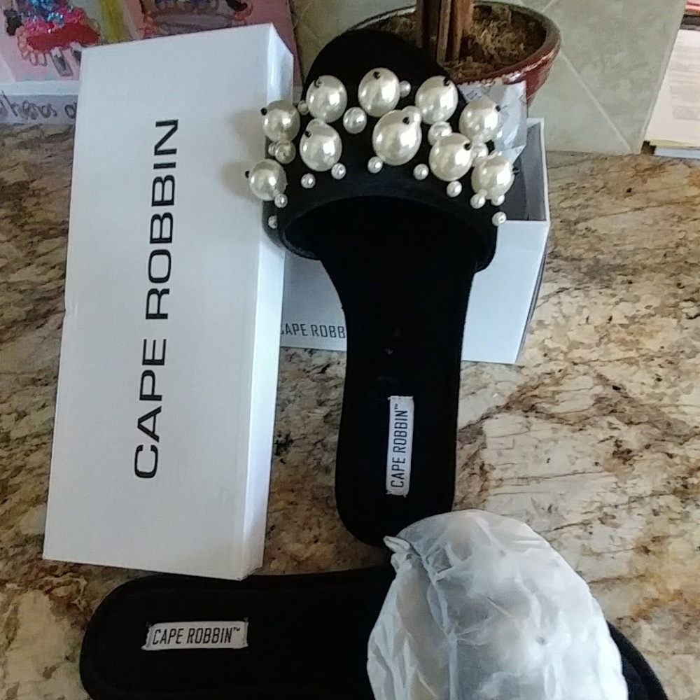 Cape Robbin Pearl Slides