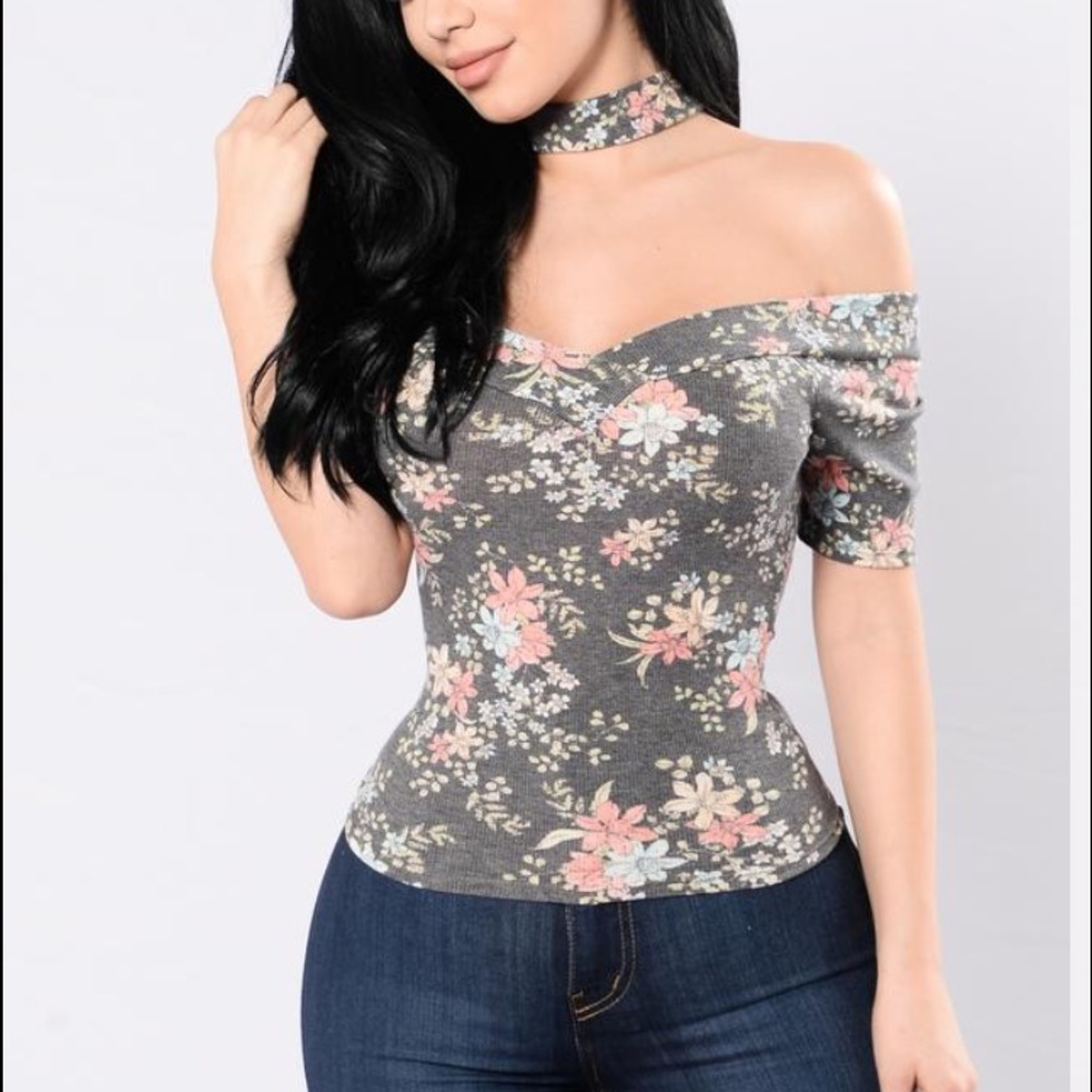*SOLD* Grey Floral Top w/ Choker