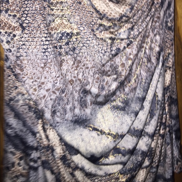 Daytrip criss cross Blouse - Picture 2 of 3