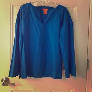 Tunic with sleeve interest