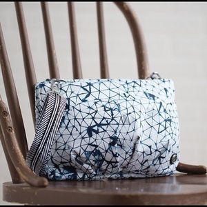 Lululemon Hip to be Free Bag