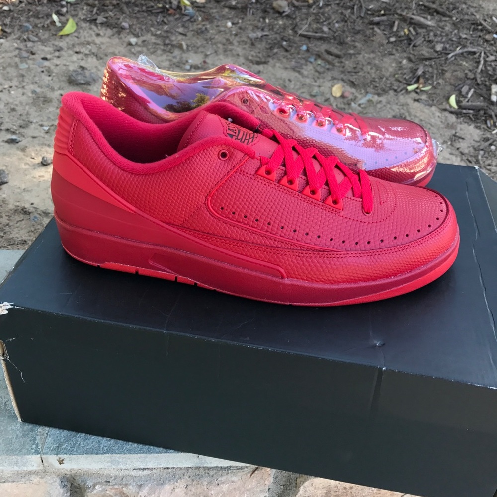 Deadstock Jordan gym red 2s