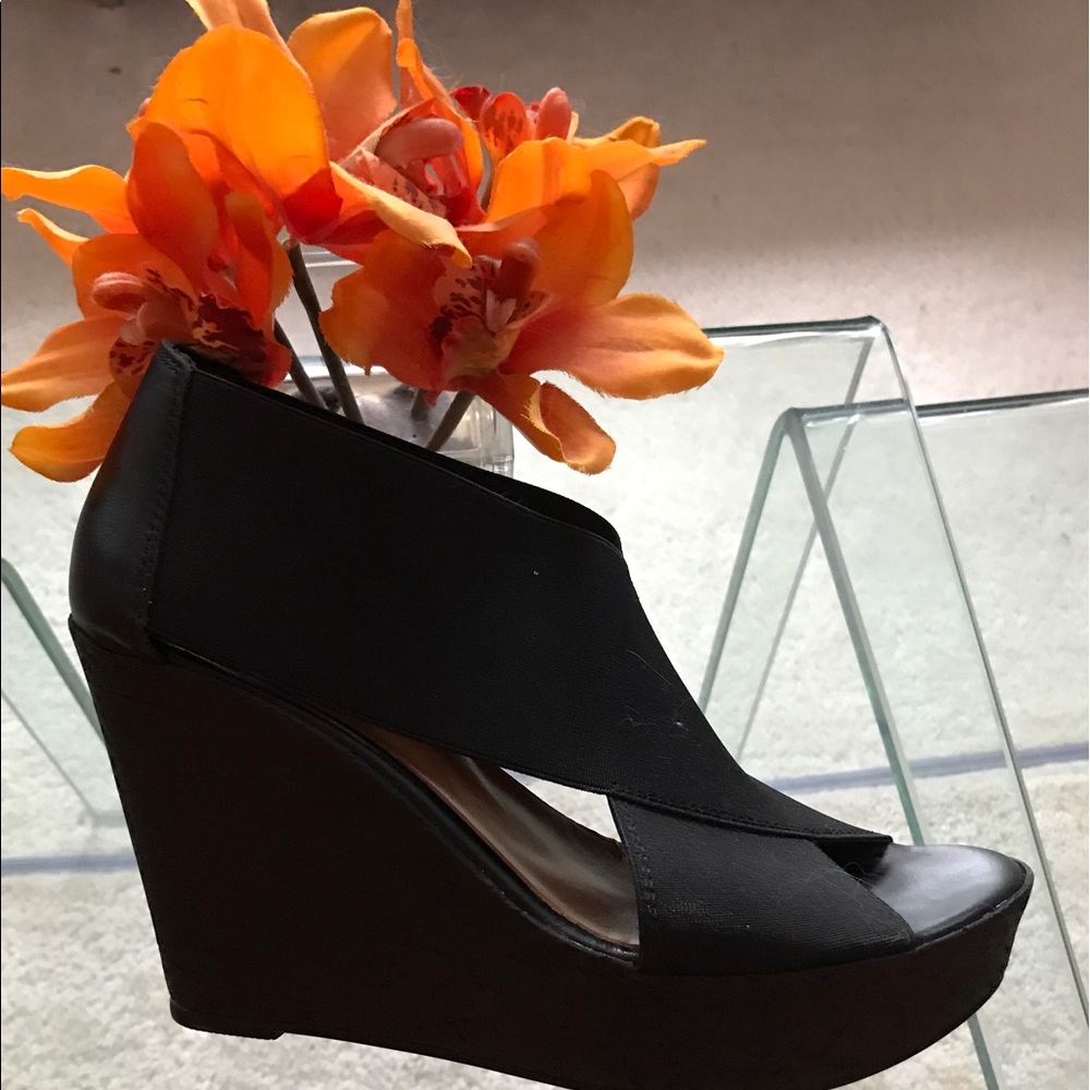 Black wedge shoes