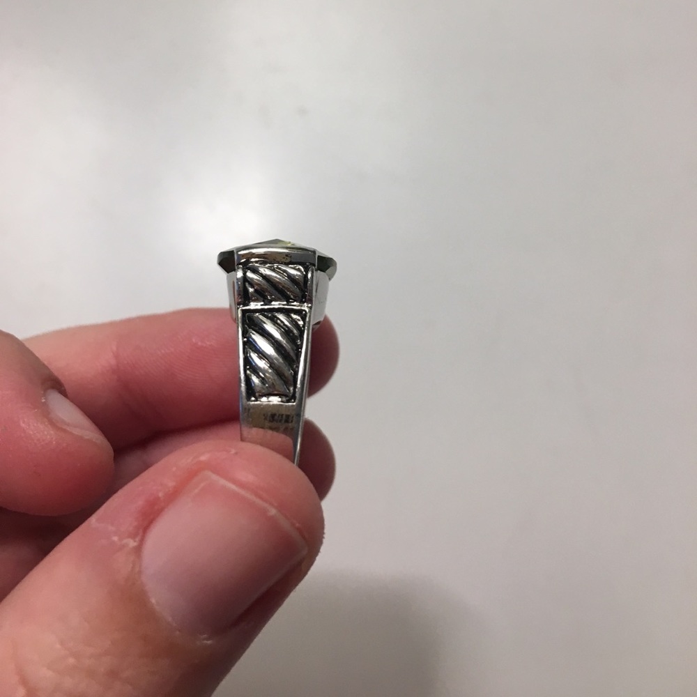 Peridot silver ring - Picture 2 of 6