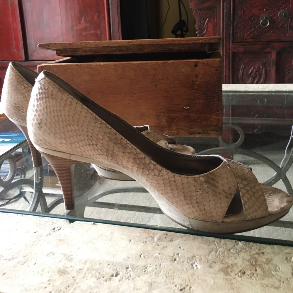 3" heel faux reptile, flexible for work or office