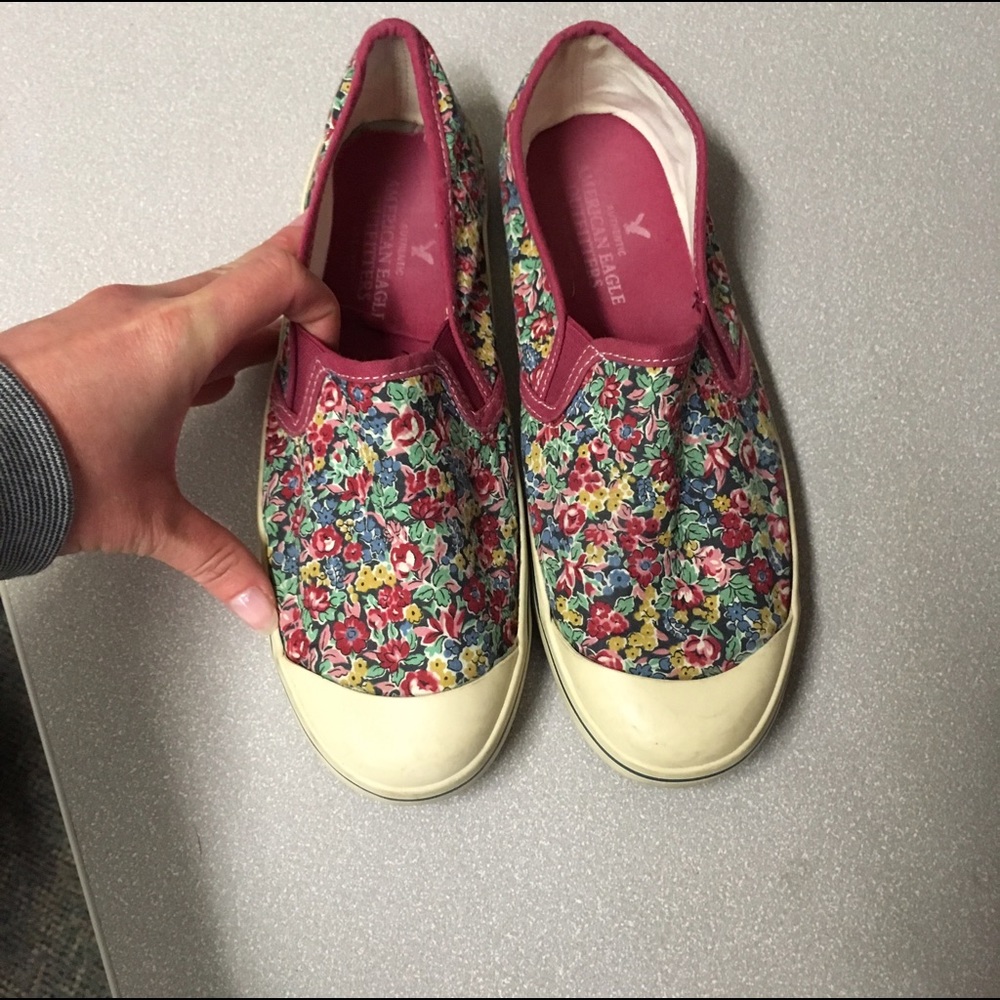 American Eagle Outfitters AEO floral slip ons