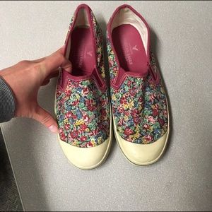American Eagle Outfitters AEO floral slip ons
