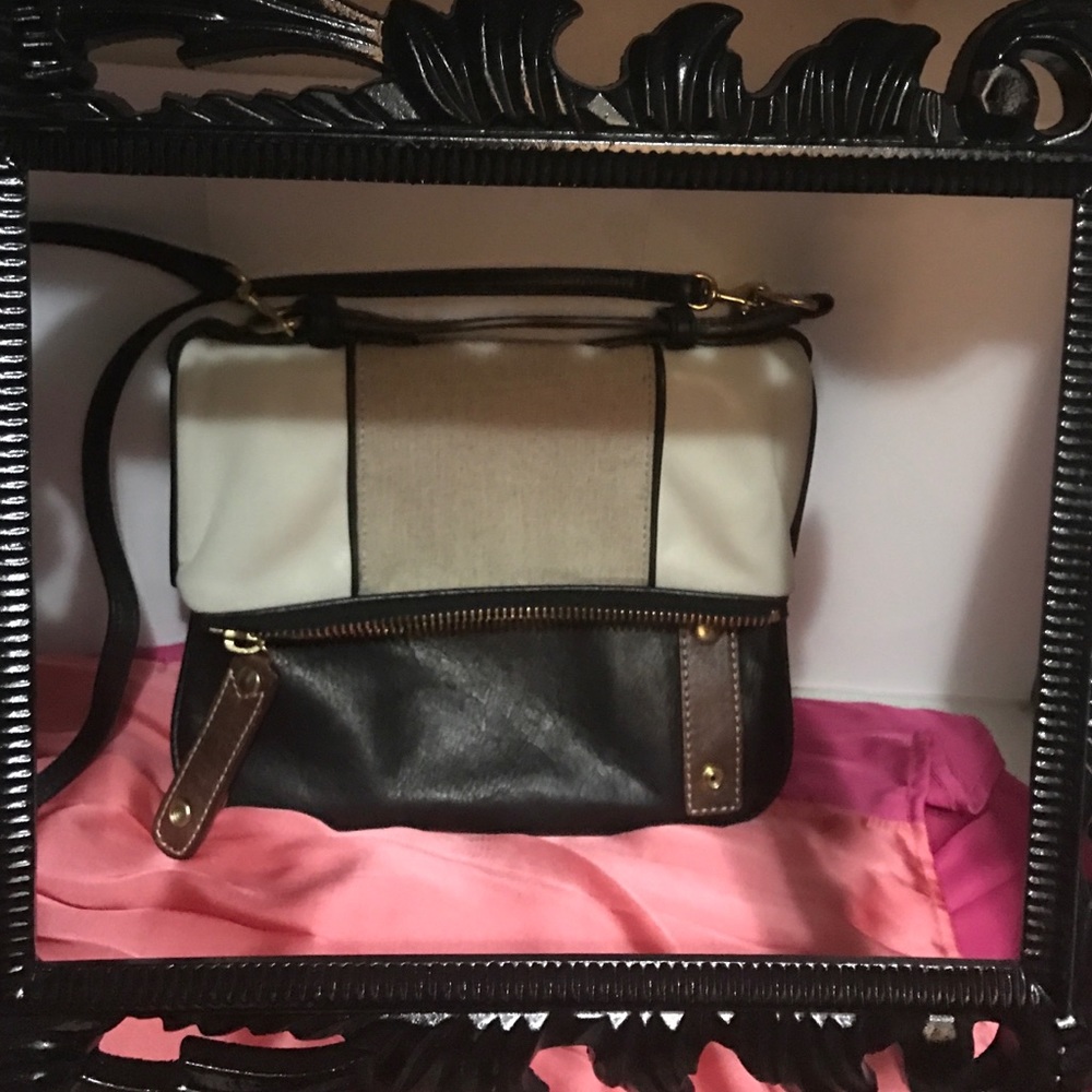 Gorgeous neutral cross body purse