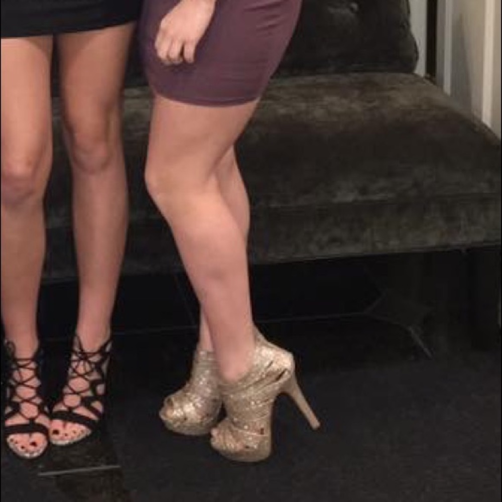 Gold Heels - Picture 4 of 4