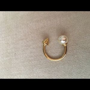 Gold ring with pearl