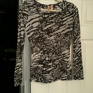 Very cute long sleeve shirt.