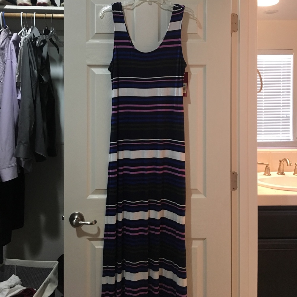 Scoop neck maxi dress.