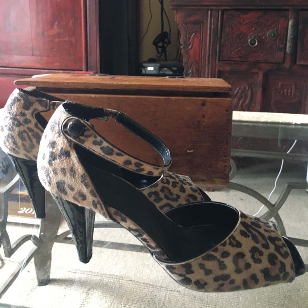 SOLD. ‼️price so low ‼️Fun shoe