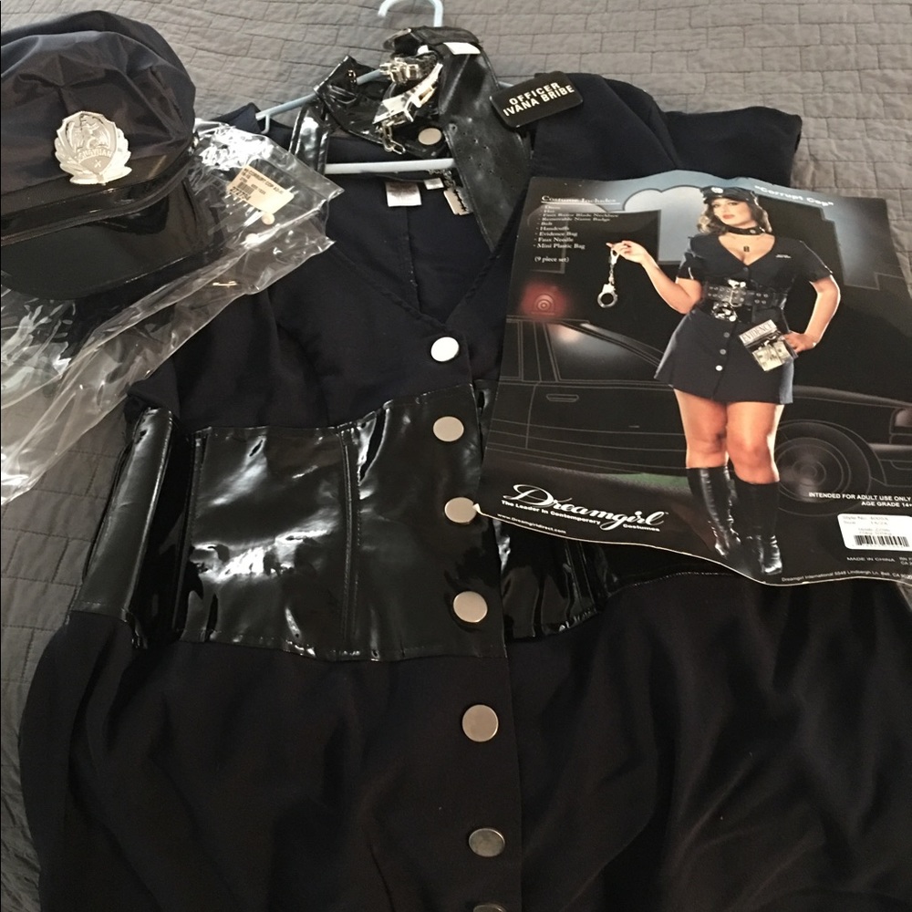 Cop Costume 1-2x (cuffs are broken)