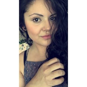 Meet your Posher, Monica