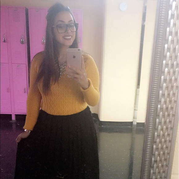 Meet your Posher, Brandy - Picture 2 of 3