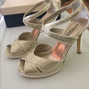 MODA Gold Dressy Heel