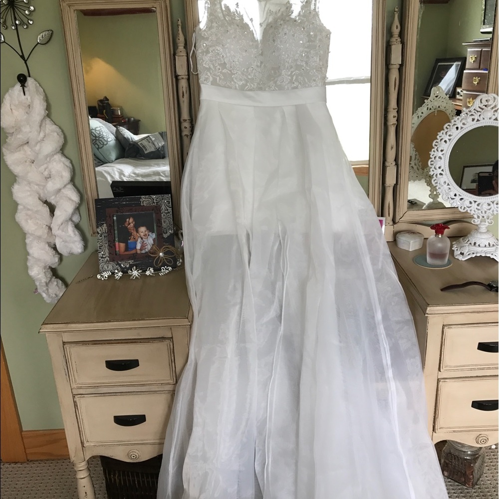 white destination Wedding dress
