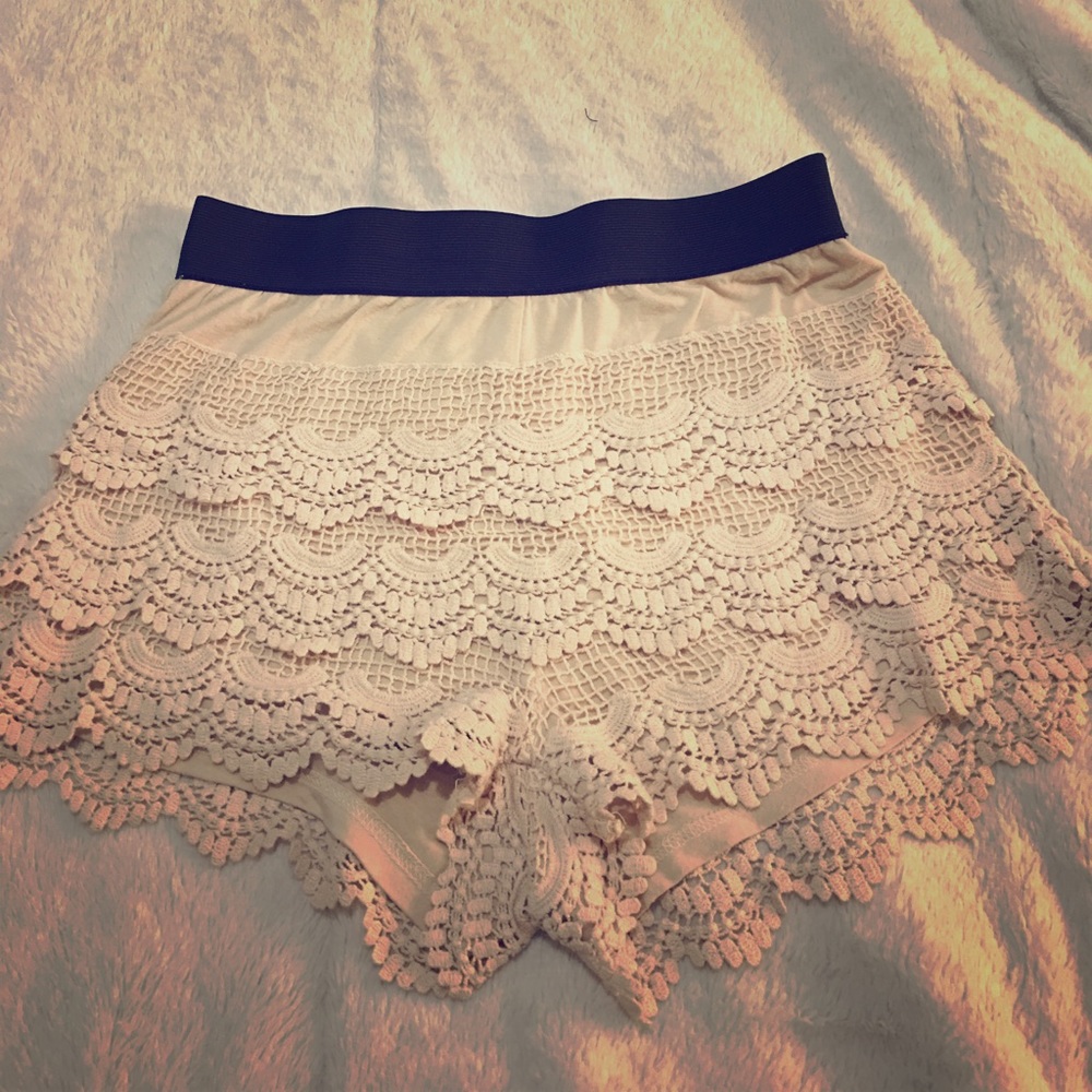 Beige Knit Lace shorts