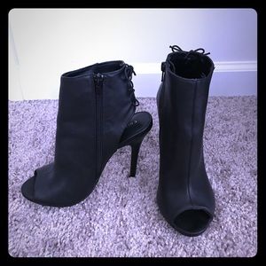 Chinese Laundry JINXY Booties