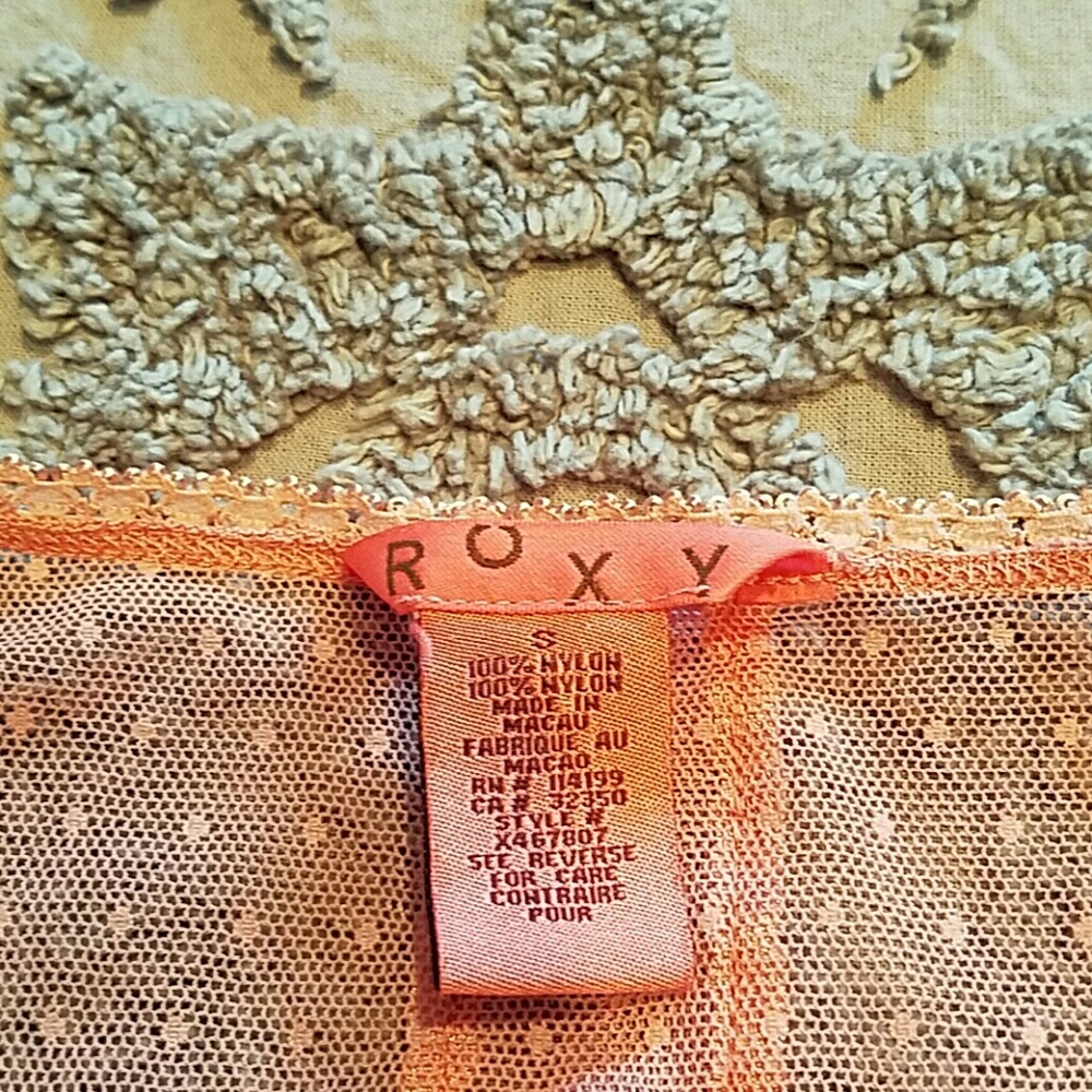 🎉HP🎉Cute Roxy Top - Picture 8 of 8