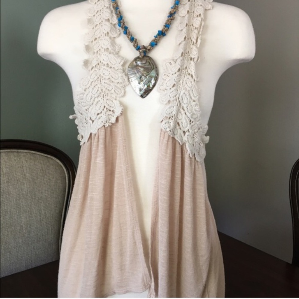 🔴BOGO!🔴Pretty Lacy Vest Top